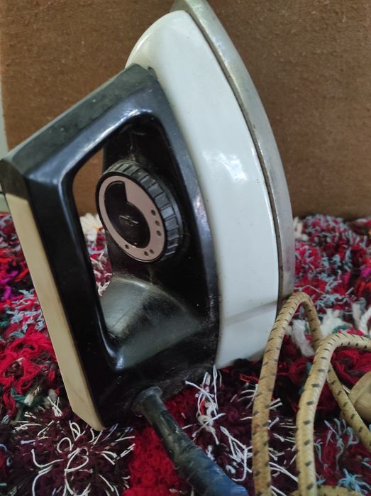 Утюг качественный, советский, тяжёлый. Рабочий