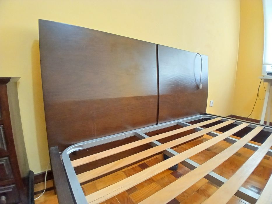 Cama casal em madeira
