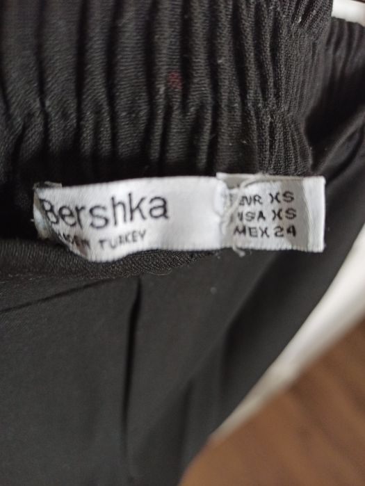 Czarne spodnie Bershka
