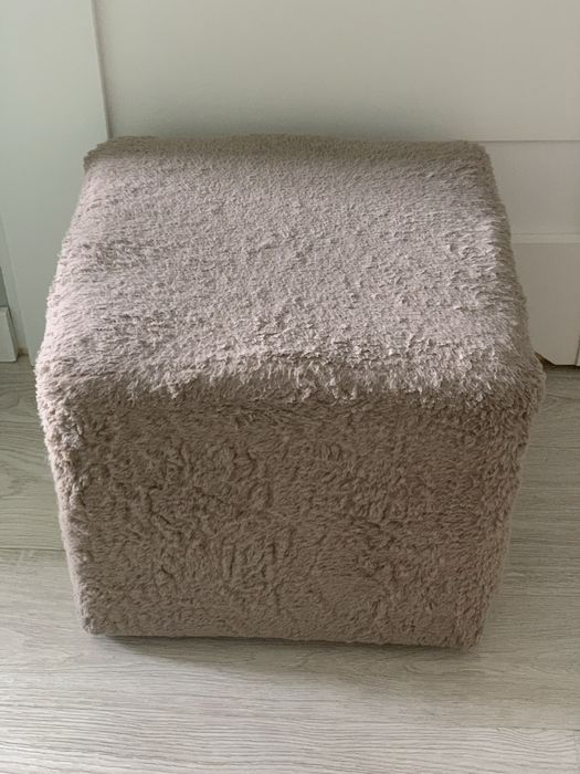 Puf na Nóżkach Beżowy