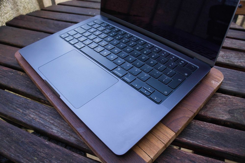 MacBook 14 M3 PRO 12CPU, 18GPU, 18GB, 1TB - stan idealny.