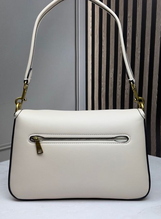 Жіноча сумка шкіряна Coach Soft Tabby Shoulder Bag молочна