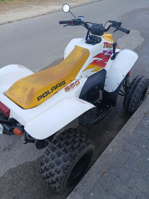 Moto quatro polaris