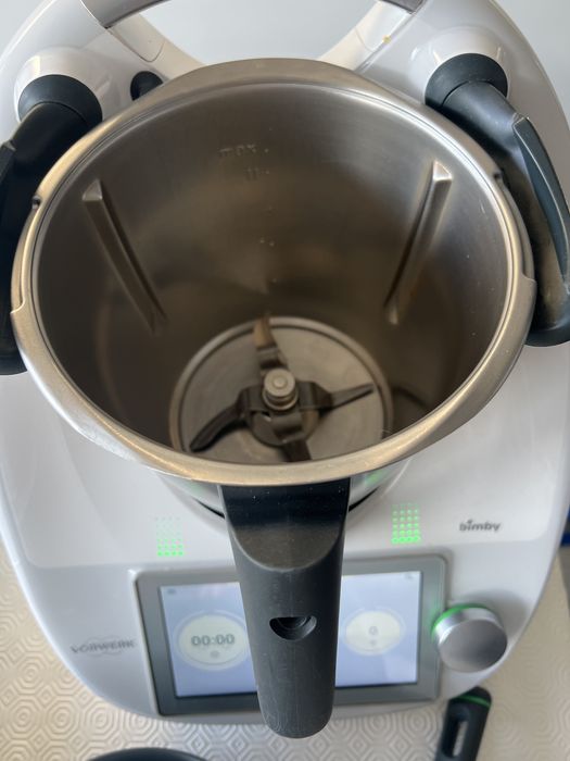 Vendo bimby TM6 completa. Oferta tabua com rodas.