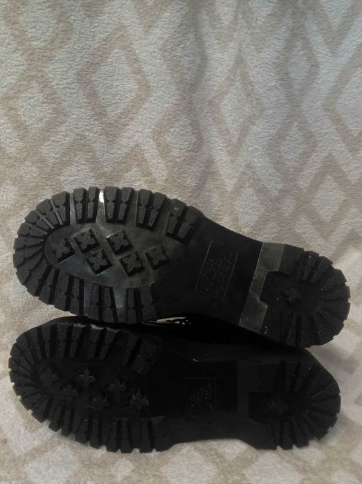 Nie oryginalne glany damskie inspirowane marką Dr. Martens