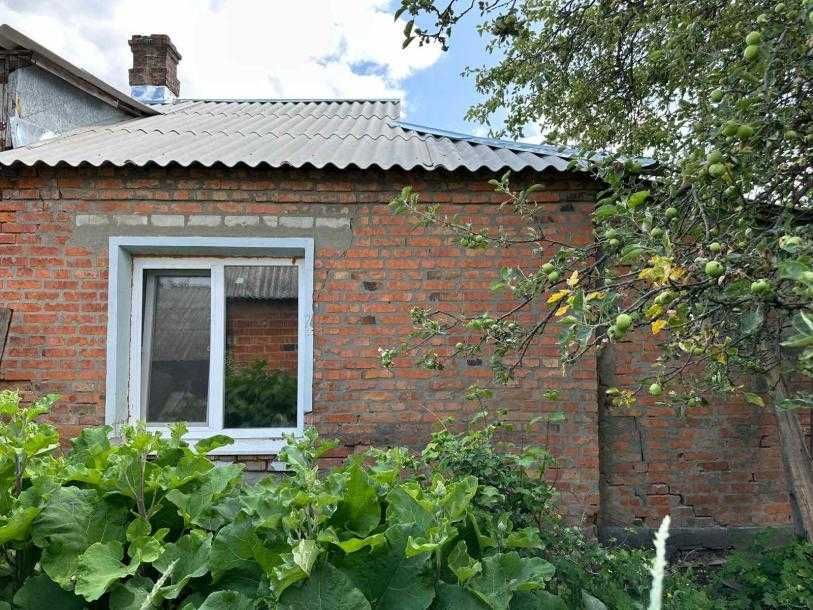 Харківська обл. Продається пів-будинку в Старому Салтові