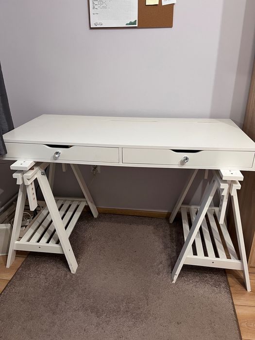 Biurko: blat z szufladami + kozły Ikea