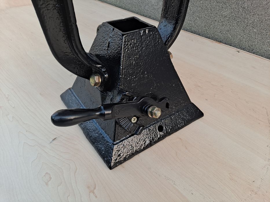 Stolik kawowy w stylu loftowo industrialnym