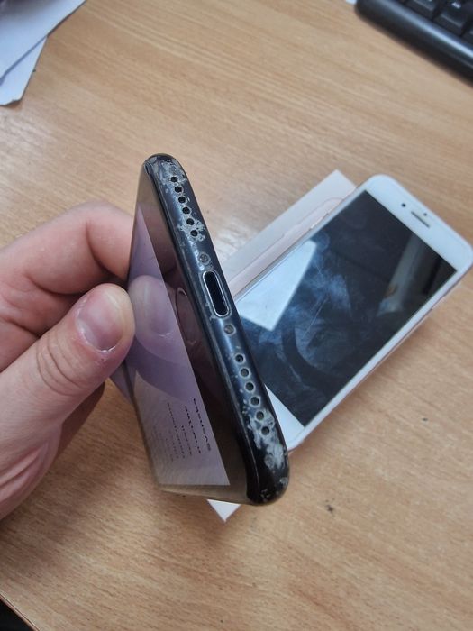 Продам iPhone 7 та iPhone 8 (як є, під відновлення/на запчастини) ціна за два
