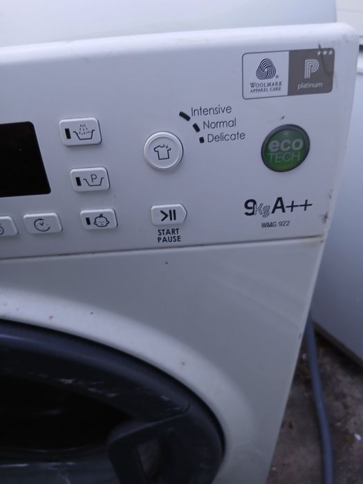 Máquina de lavar roupa Hotpoint Ariston 9kg (WMG 922) – Para peças ou reparação