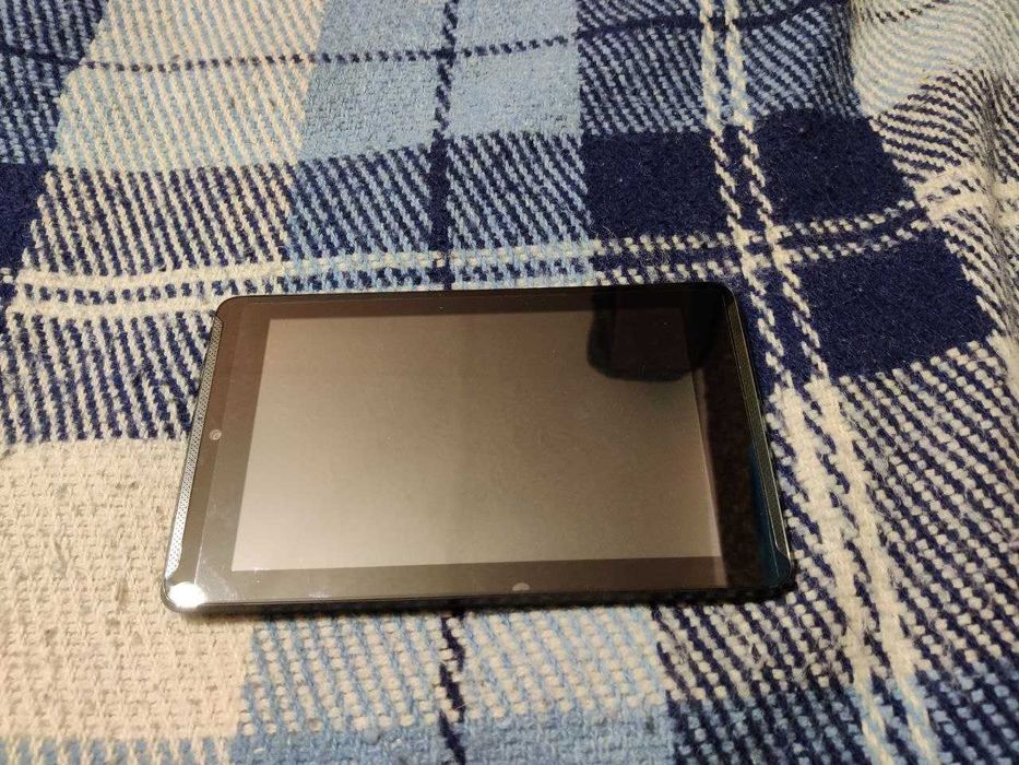Планшет на деталі ASUS (старенький)