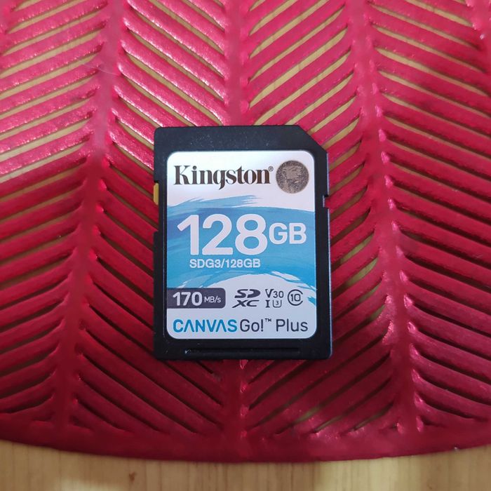 Câmara Canon EOS 200 D