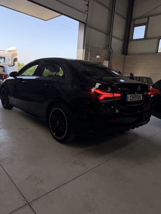 Mercedes A250e AMG Limousine night Paket