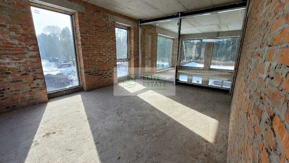 Продаж сучасного будинку 300 м² + 39 соток в сосновому лісі