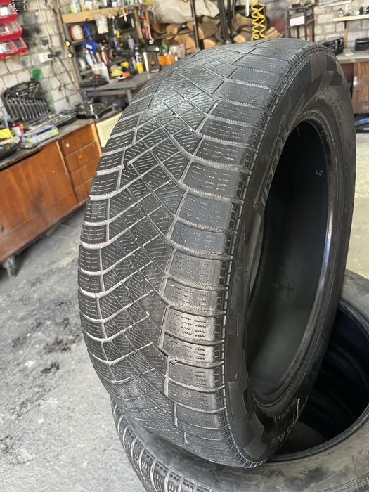 Комплект зимних шин Pirelli