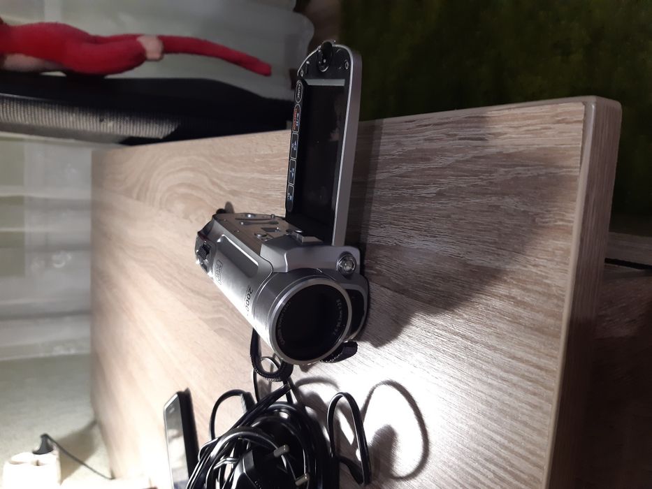 Продам видеокамеру canon
