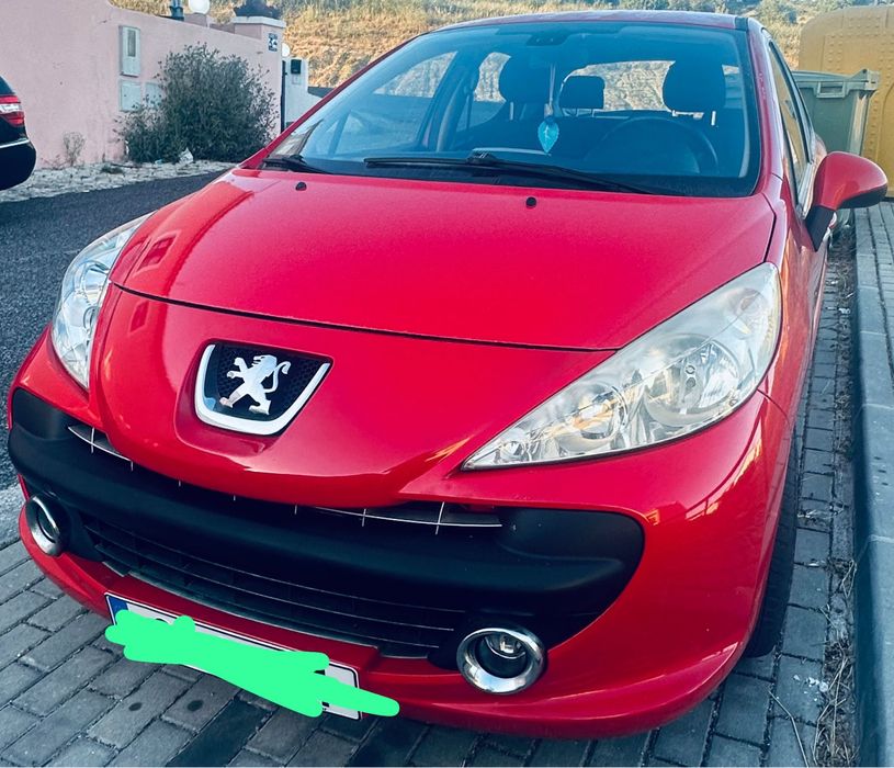 Peugeot 207 vermelho à venda