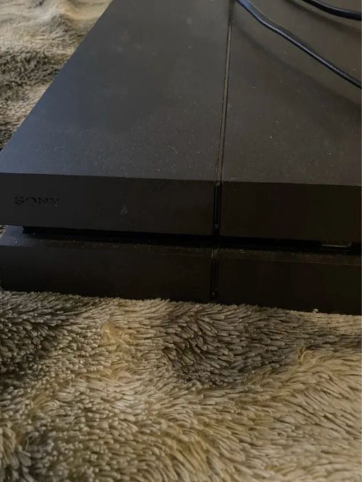 Ps4 plus usada em bom estado