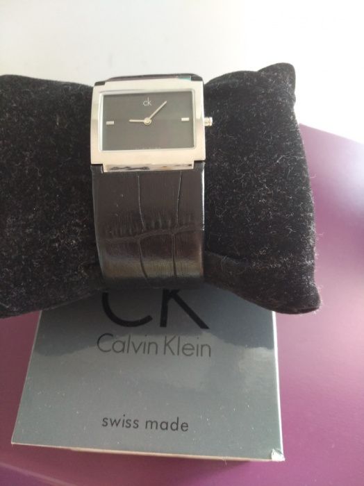 Relógio Calvin Klein, bracelete pele