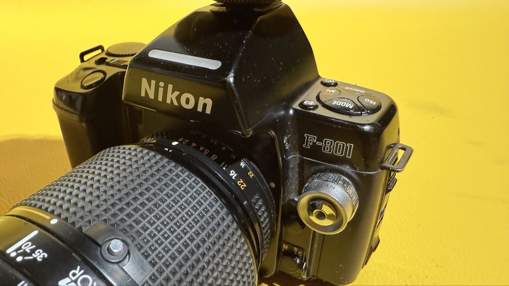 Camera Nikon F801 + objetiva + flash