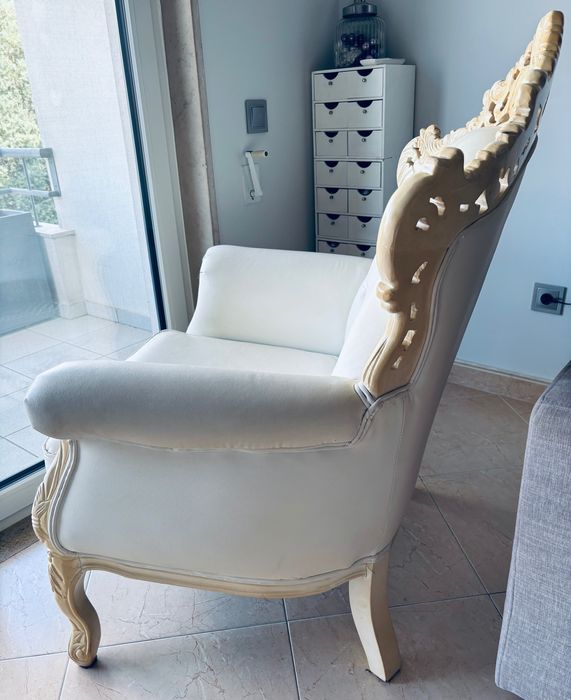 CADEIRÕES brancos lindos