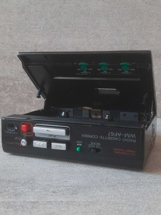 Кассетный плеер SONY WM-AF67