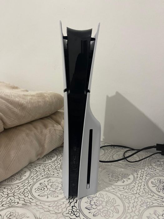 PS5 versão slim com disco de 1 TB