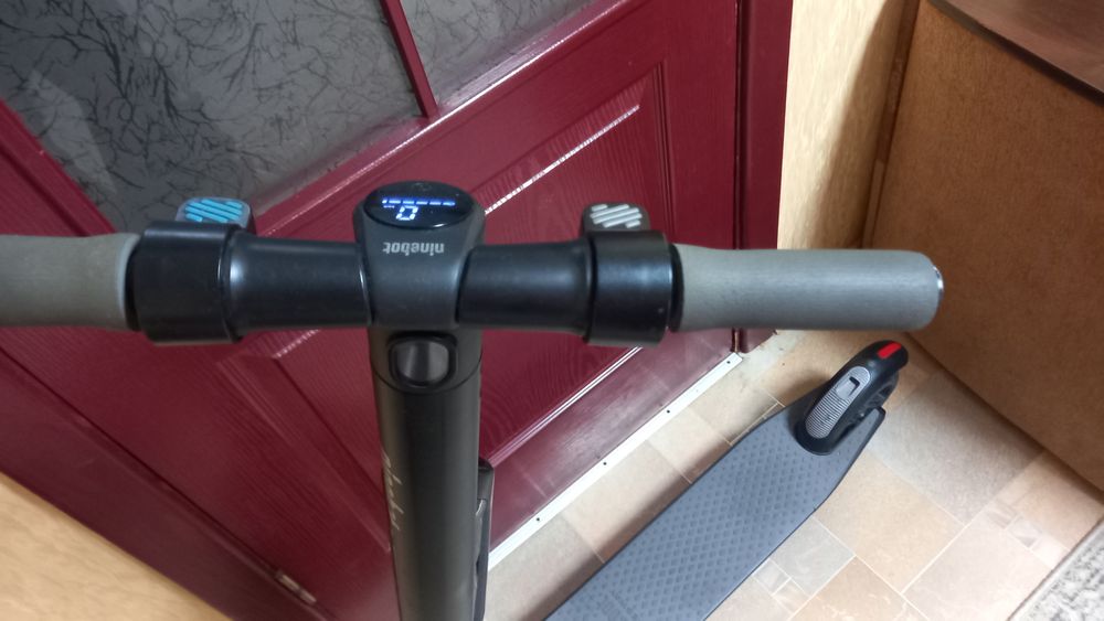 Продам электросамокат Segway ninebot