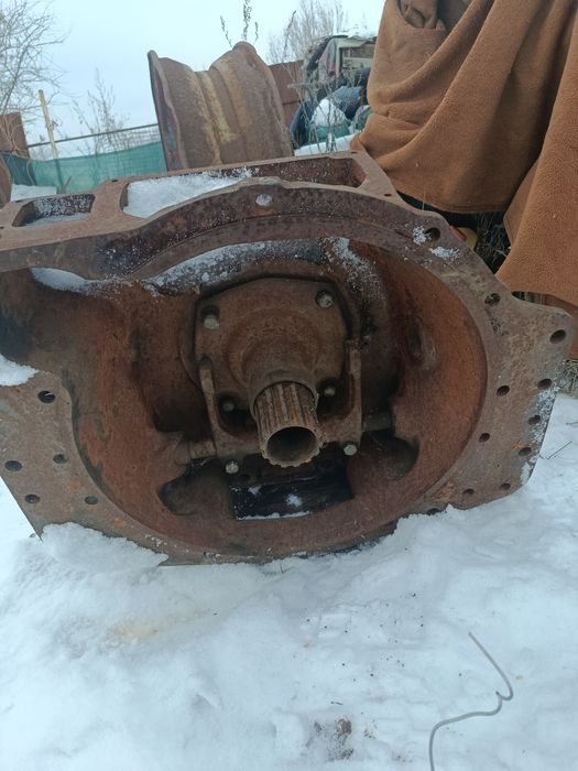 Продам задній міст від ЮМЗ в зборі,знаходеться в Запоріжжі.