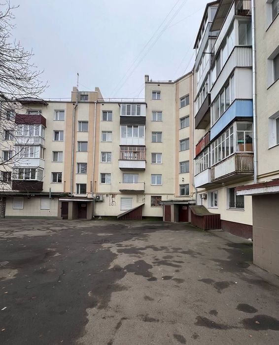 Продаж 3к квартири з якісним ремонтом неподалік центру міста