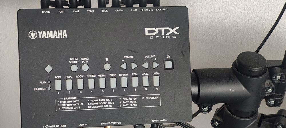 Bateria Eletrónica Yamaha DTX452K + Pad Extra Yamaha PCY95AT
