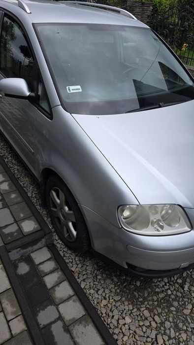 Volkswagen  Touran  przód części