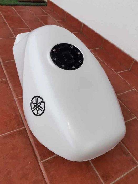 Deposito Yamaha com pintura nova