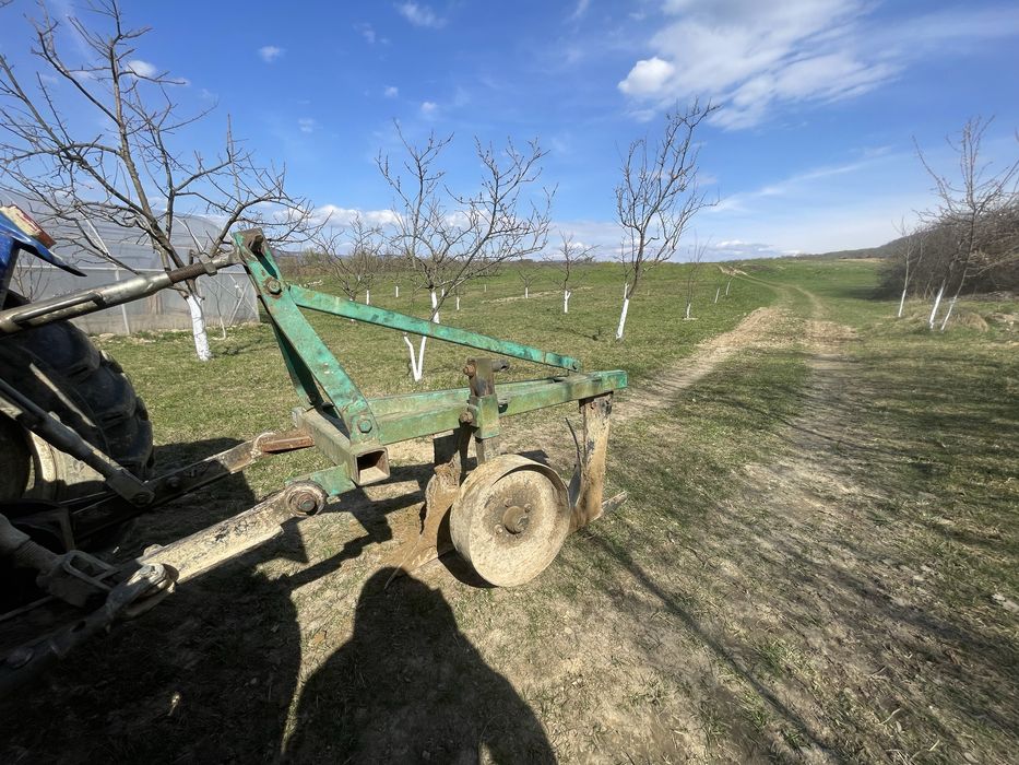 Продам плуг 2 корпусний