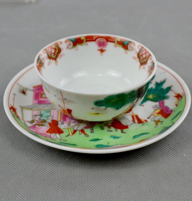 Taça e pires em porcelana - Reprodução de Companhia das Índias