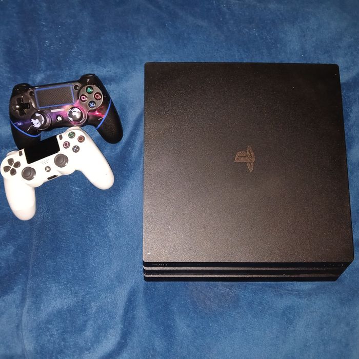 PS4 800GB  + 2 comandos (PlayStation 4)