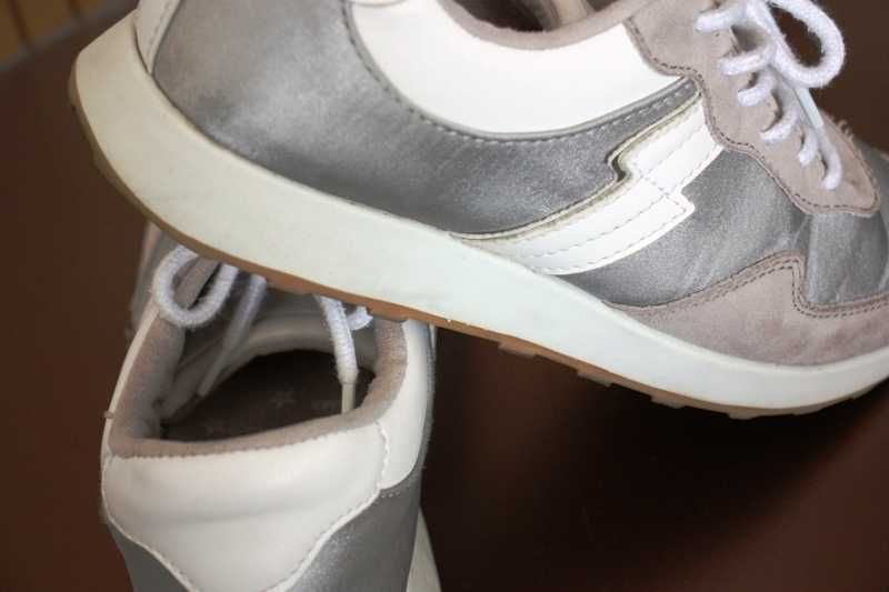 Sapatilhas de mulher cinzentas BERSHKA tamanho 36