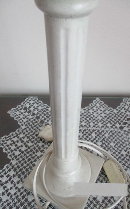 Pé de Candeeiro de Mesa em Louça