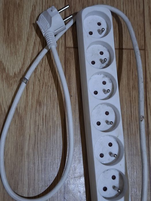 Przedłużacz elektryczny 1.5 m.