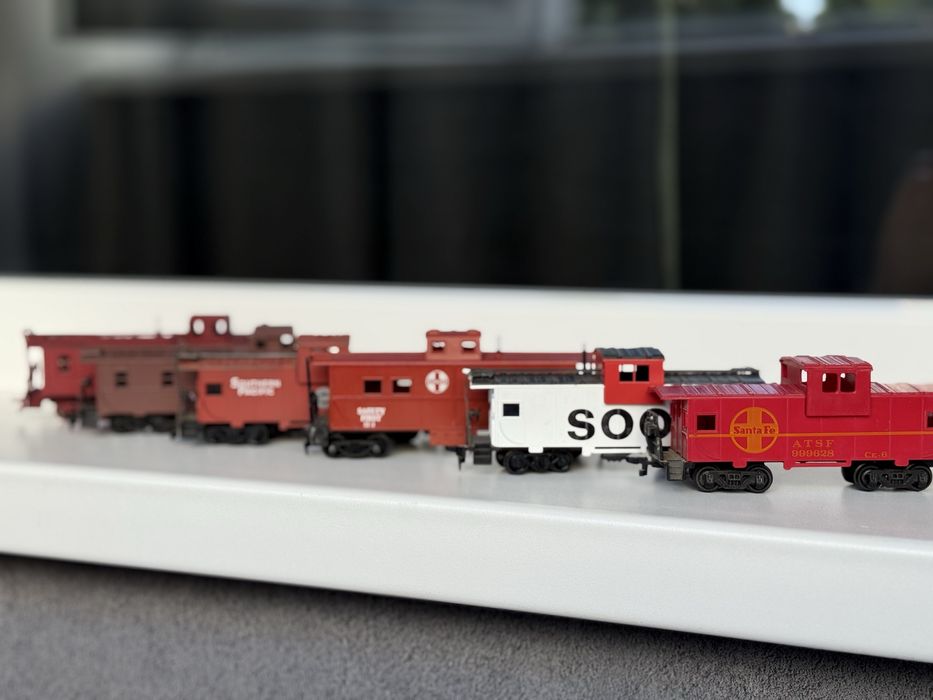 Железнодорожные вагоны HO 1:87  Trix Piko Roco