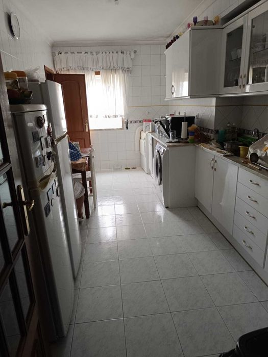 QUINTA DO CONDE - Av. 1º de Maio - Quarto para Alugar