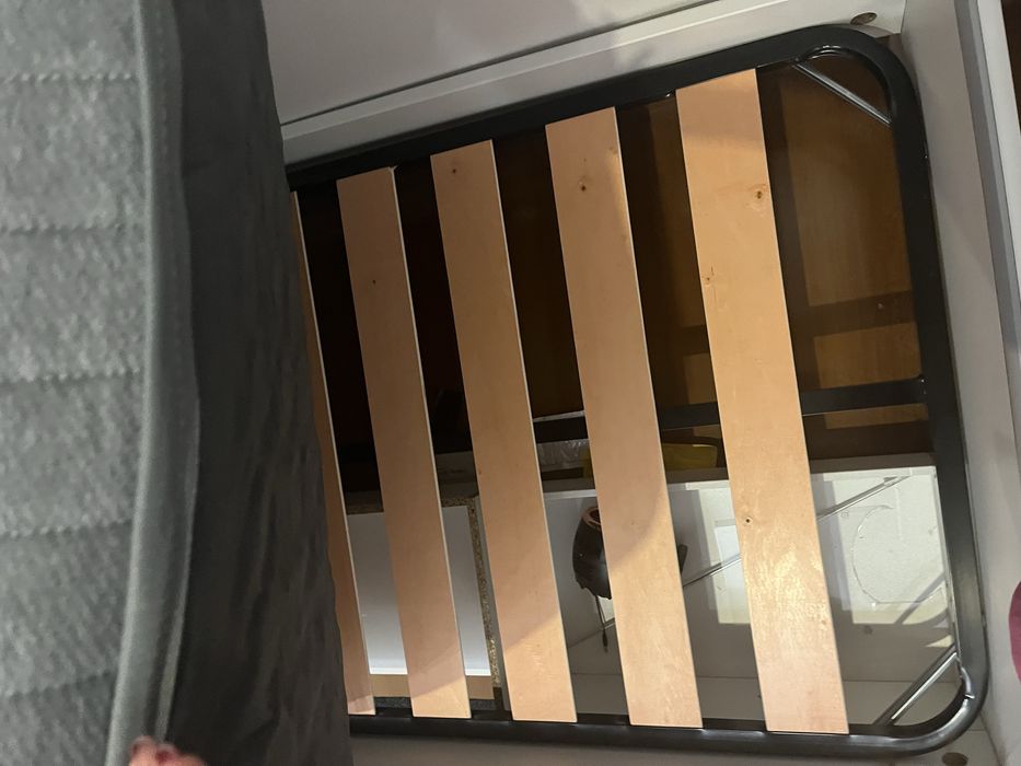 Cama de solteiro com estrado e colchão