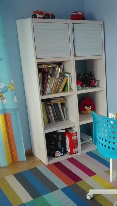 Mobília de quarto de solteiro (2 camas+2 colchões+2 camiseiros+2 estantes)