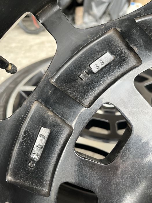 Felgi Range Rover Defender Model OCTA 22 Cale Jak Nowe