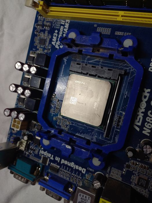 Комплект материнка asrock N68c-gs amd fx 6300+ озу кингстон 4гб