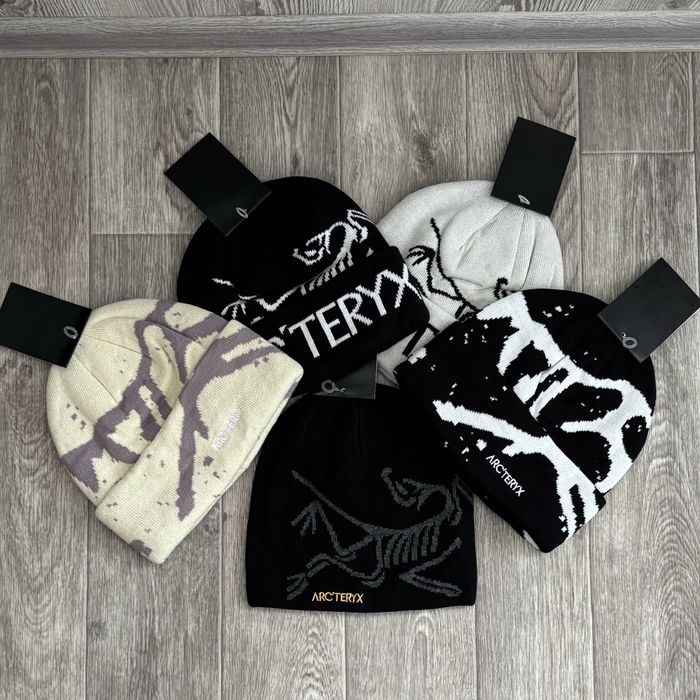 шапка Arcteryx в різних варіаціях