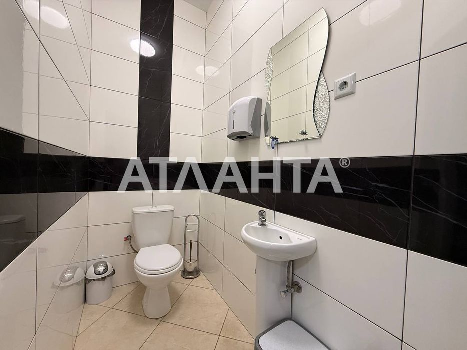 Здається в оренду простора 4-кім квартира  на вул. Руфа.