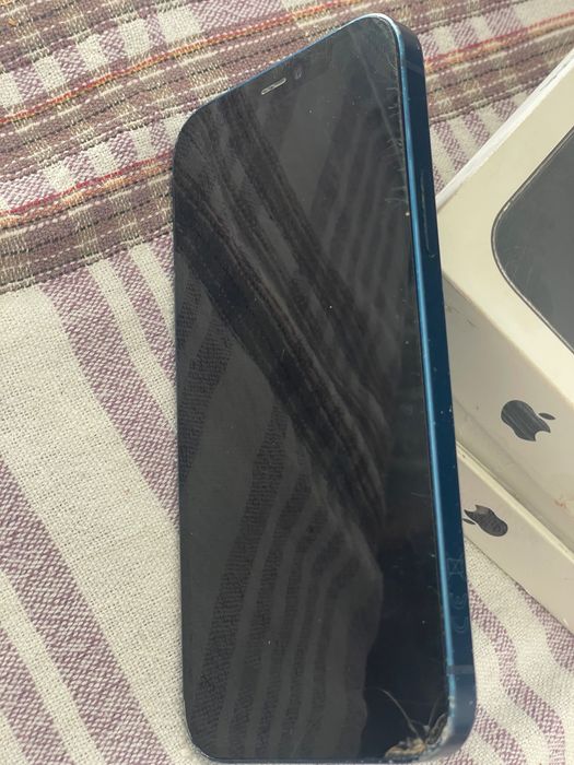 iPhone 12 azul com faceID