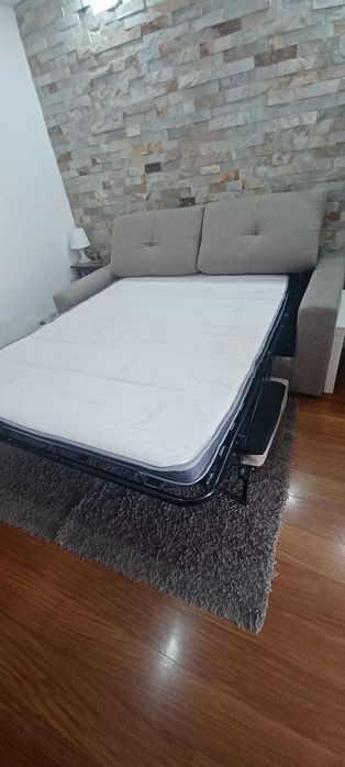 vendo sala completa (Sofa-cama + Mesa de Apoio + Mesa TV + Tapete + Mesa de jantar = 230€)