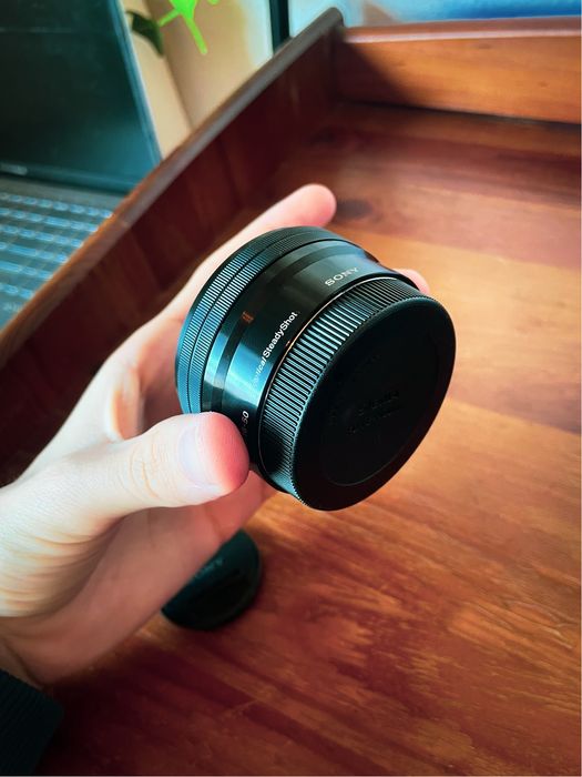 Lente Sony 16-50mm f/3.5-5.6 OSS (E-mount)